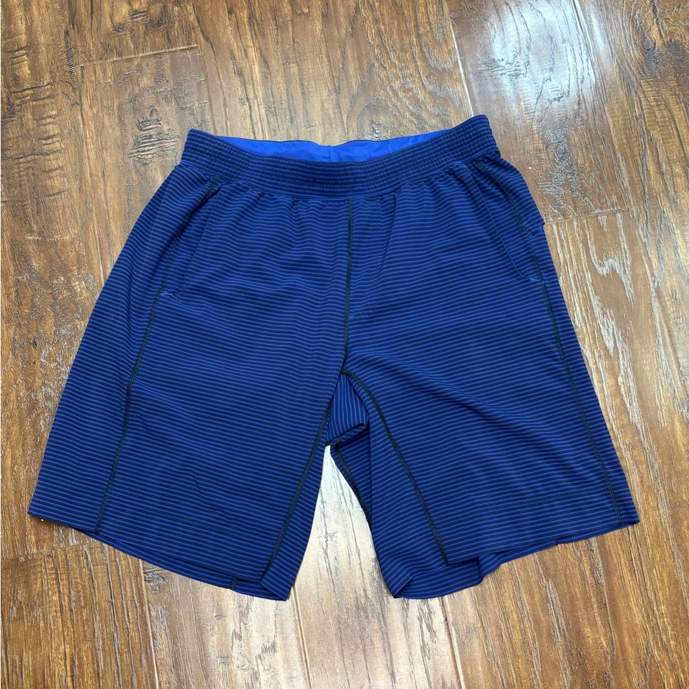 Men’s Lululemon Medium Blue Striped Linerless Running Shorts #3076
